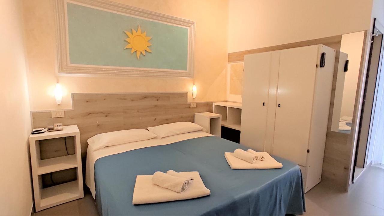 Hotel De Amicis Riccione Exteriör bild