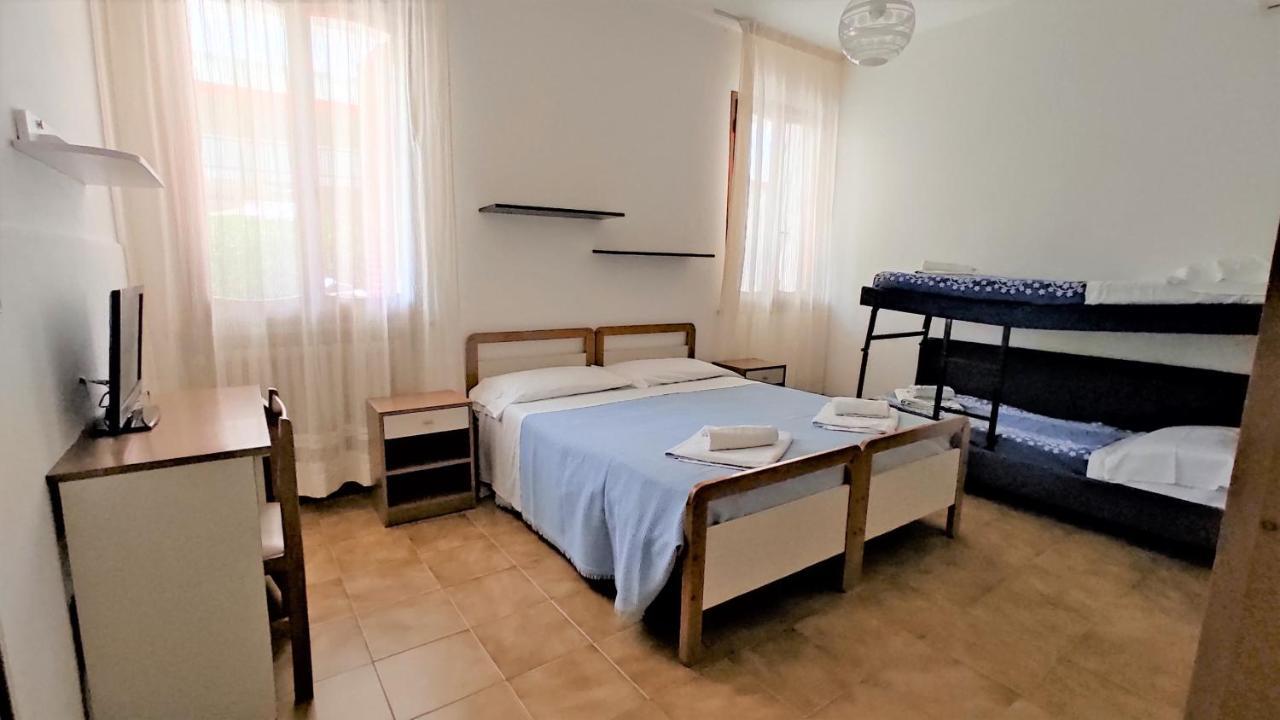 Hotel De Amicis Riccione Exteriör bild