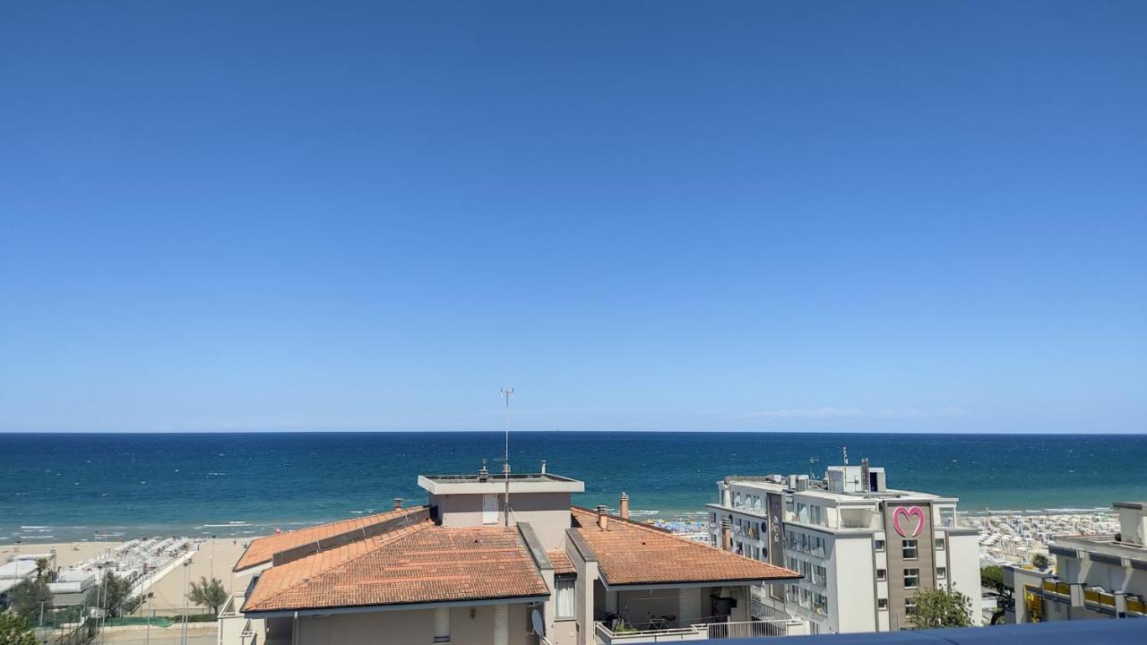 Hotel De Amicis Riccione Exteriör bild