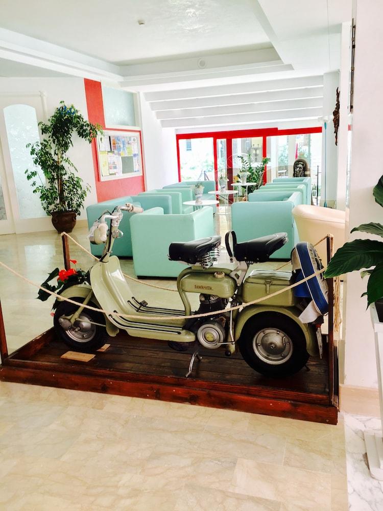 Hotel De Amicis Riccione Exteriör bild