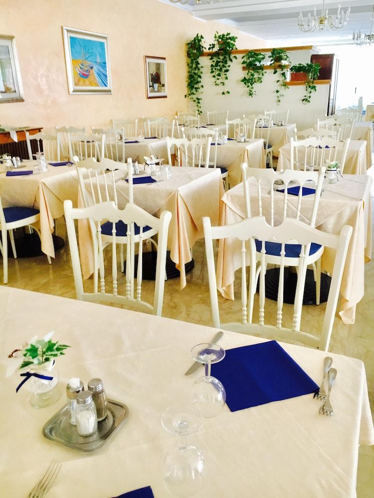 Hotel De Amicis Riccione Exteriör bild