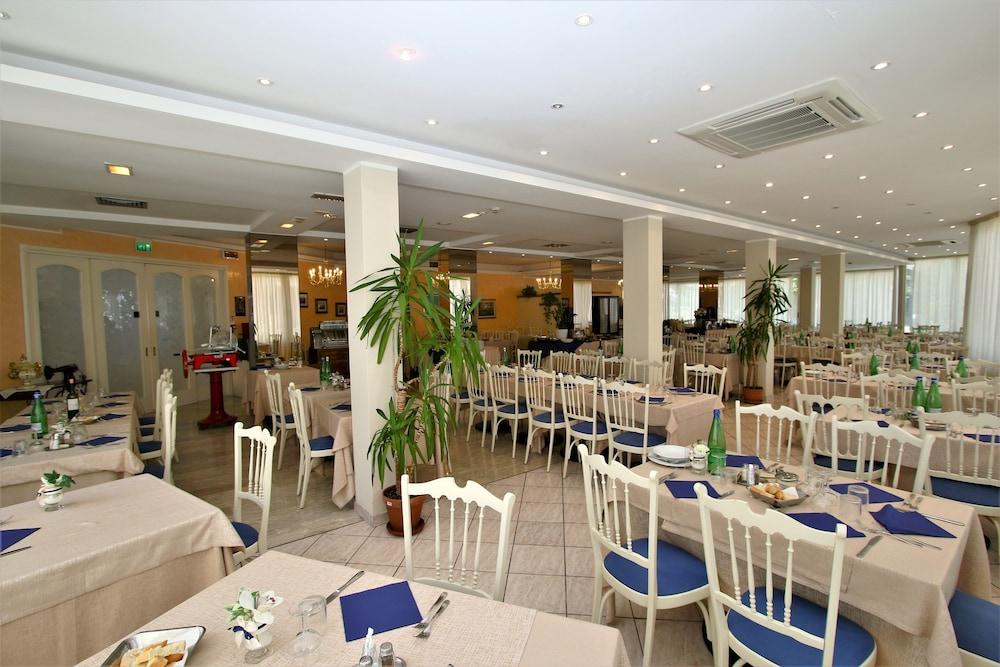 Hotel De Amicis Riccione Exteriör bild