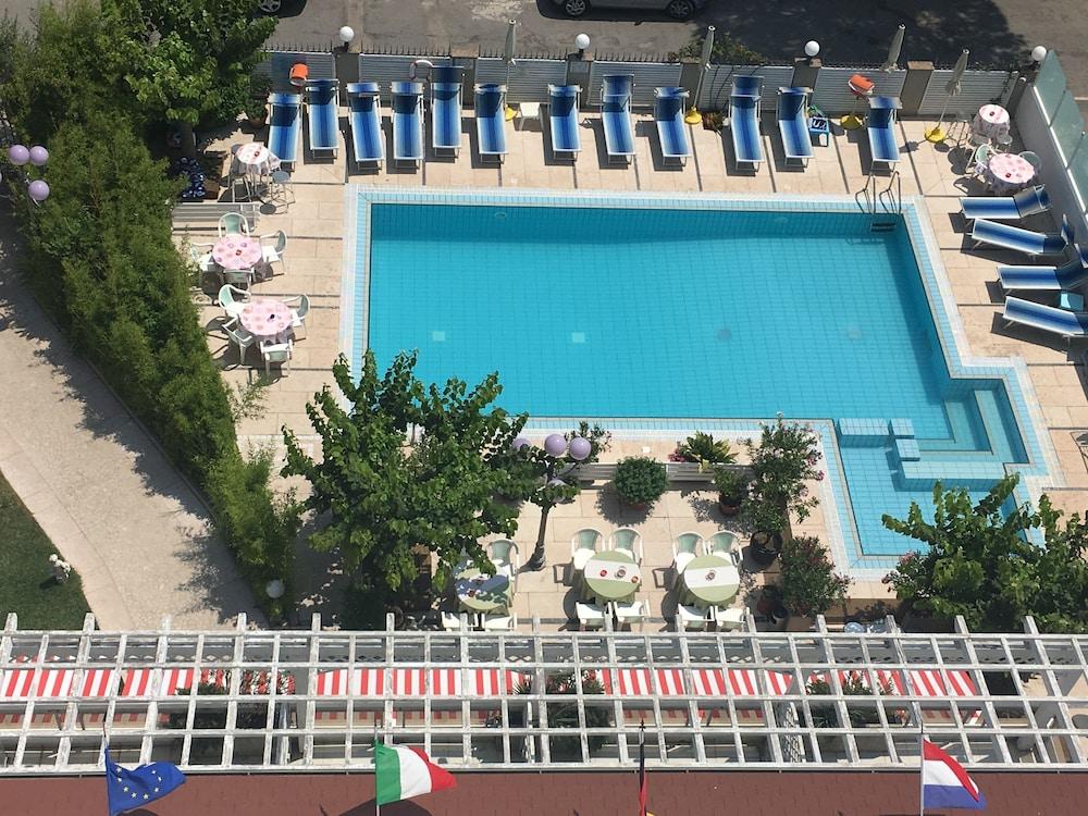 Hotel De Amicis Riccione Exteriör bild