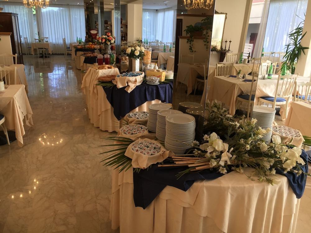 Hotel De Amicis Riccione Exteriör bild