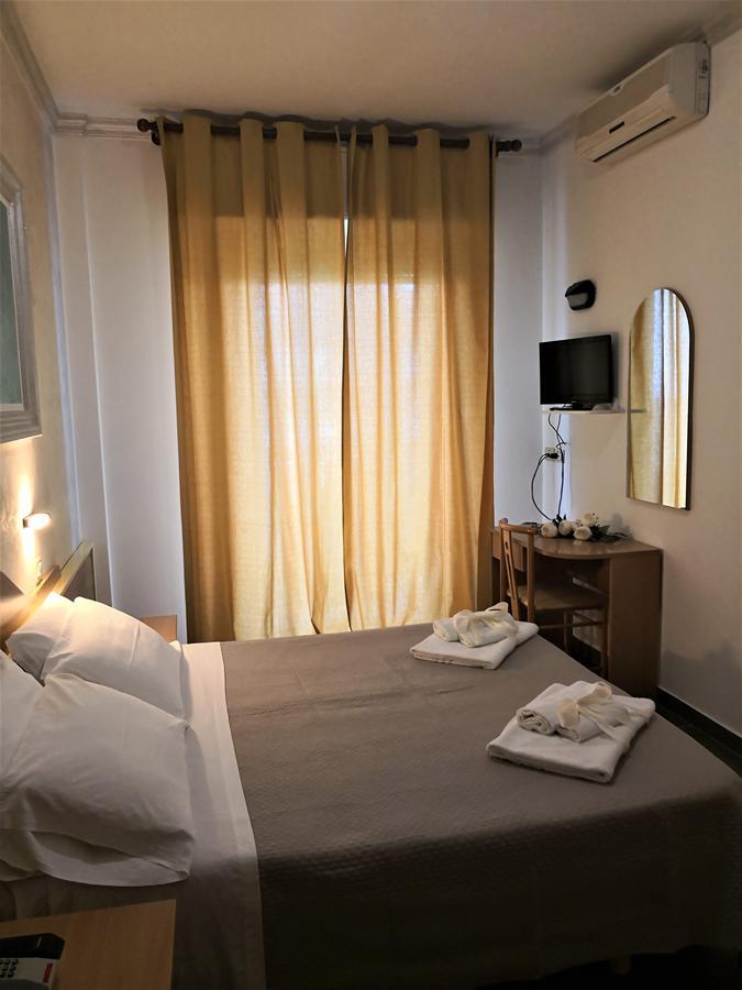 Hotel De Amicis Riccione Exteriör bild