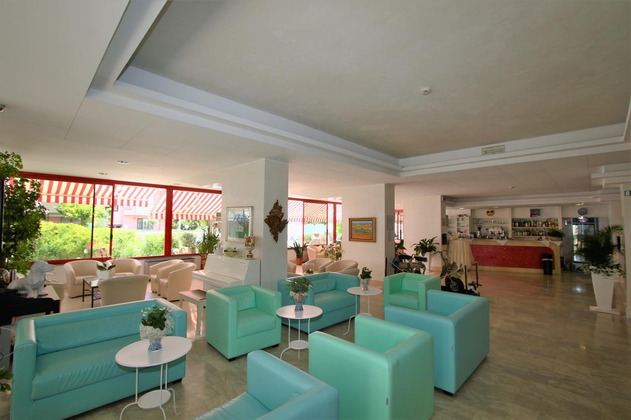 Hotel De Amicis Riccione Exteriör bild