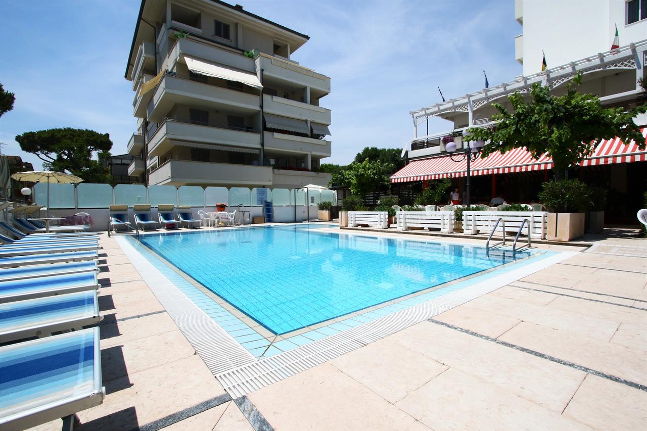 Hotel De Amicis Riccione Exteriör bild
