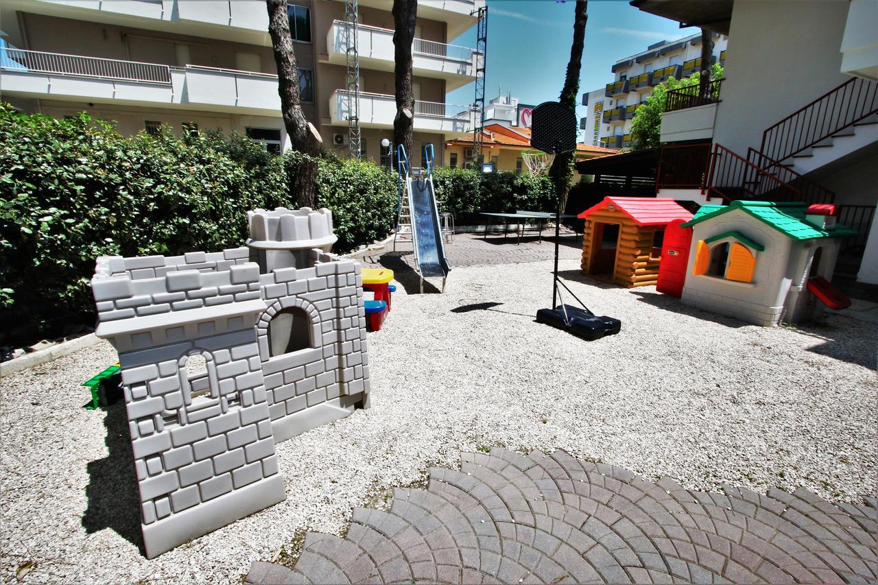 Hotel De Amicis Riccione Exteriör bild