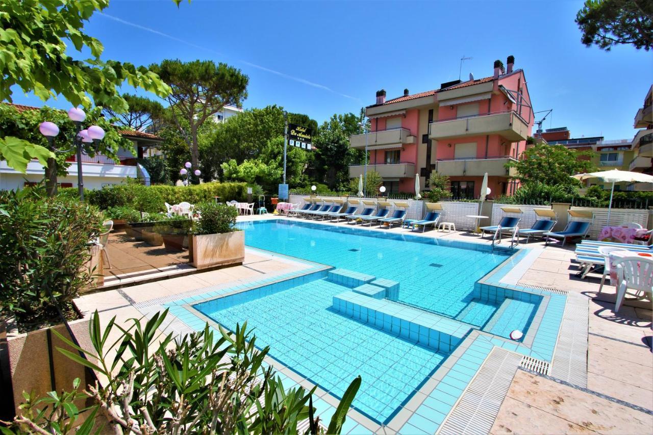 Hotel De Amicis Riccione Exteriör bild