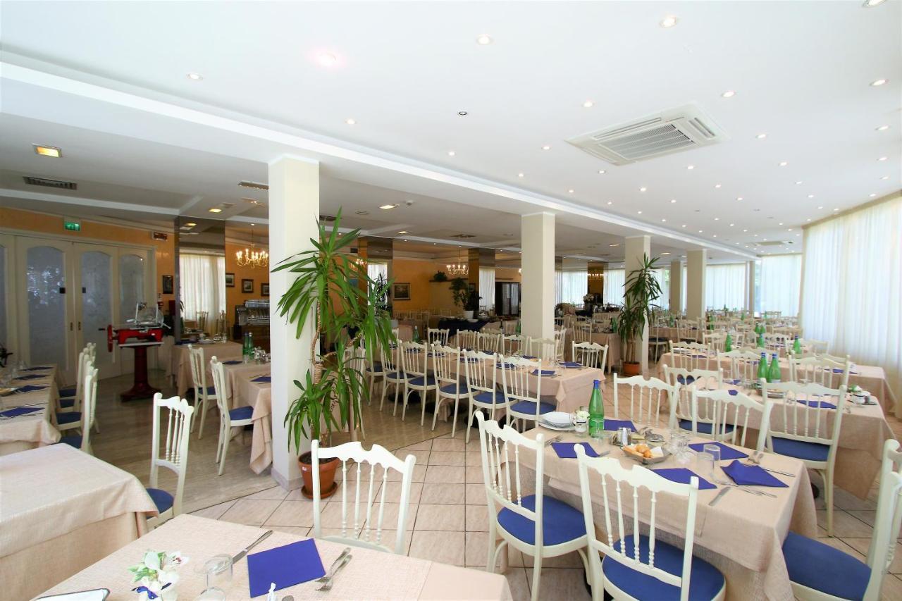 Hotel De Amicis Riccione Exteriör bild