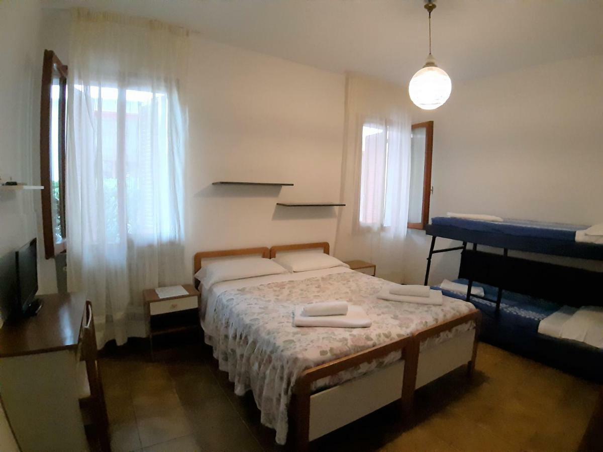 Hotel De Amicis Riccione Exteriör bild